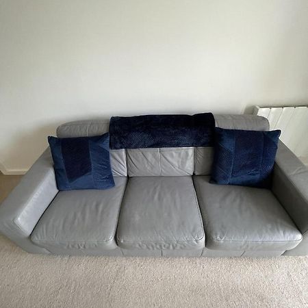 Modern 2-Bed Apartment In The Heart Of Salford Quays Esterno foto