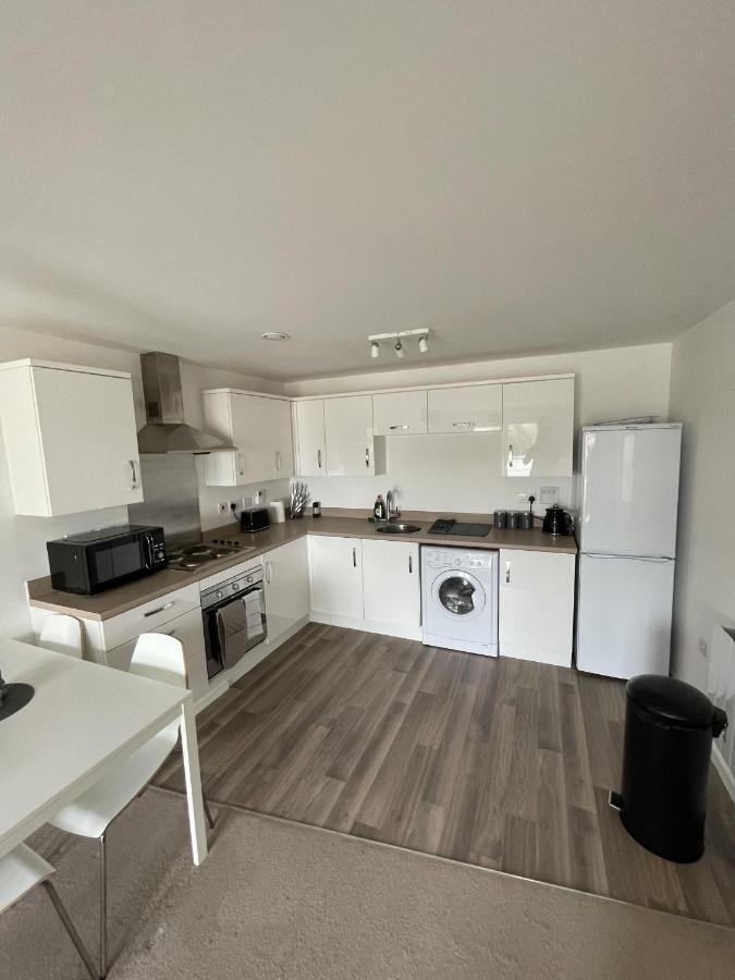 Modern 2-Bed Apartment In The Heart Of Salford Quays Esterno foto